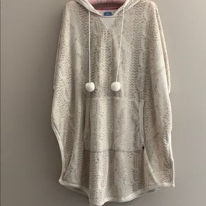 Simply Vera Wang Poncho